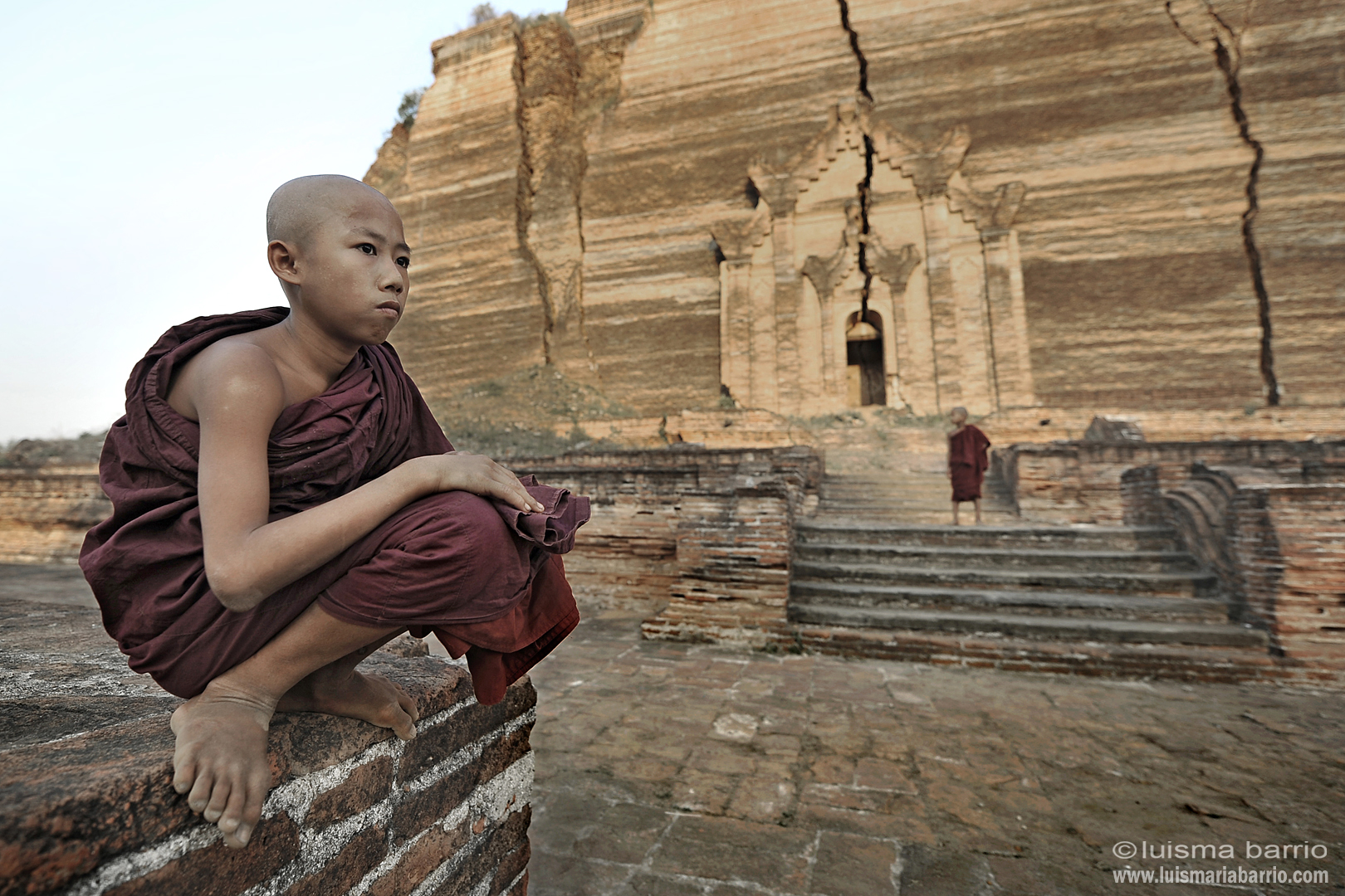  buddhist monk burma myanmar big pagoda